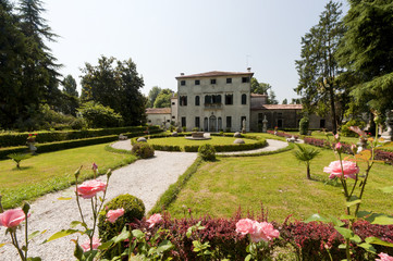 Fototapeta na wymiar Riviera del Brenta (Wenecja, Włochy) - Zabytkowa willa i ogród