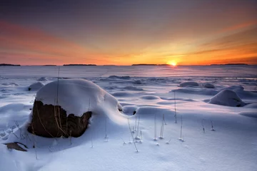 Sonnenaufgang des verschneiten Wintermorgens in Helsinki © arska n