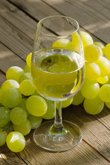 wine and grapes on wooden table