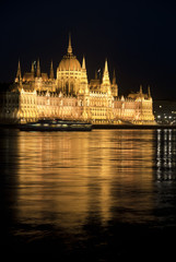 Fototapeta na wymiar Węgierski parlament w nocy, Budapeszt