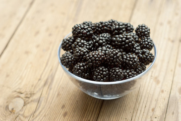 Fototapeta na wymiar blackberries in bowl