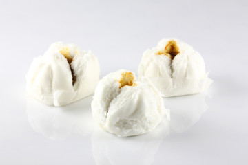Fototapeta na wymiar Chinese food Dim sum isolated in white background