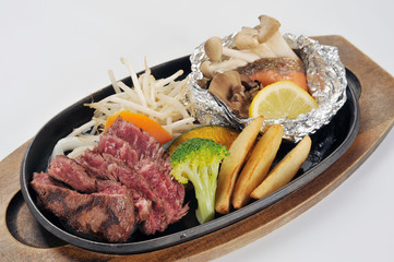 牛へレステーキと鮭のホイル焼き1-1