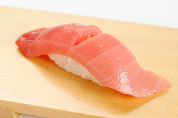 中トロのにぎり1-1