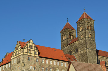 Obraz premium Schloss und Stiftskirche in Quedlinburg (Deutschland)