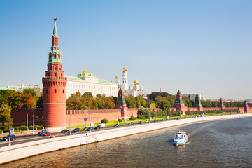 Fototapeta premium Russia, Moscow, type to the Moscow Kremlin and the river