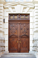 eingangstür eines mietshauses