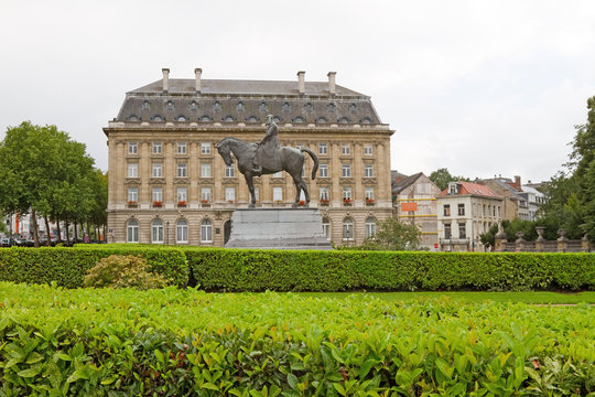 Leopold Statue and Building