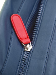 zipper closing