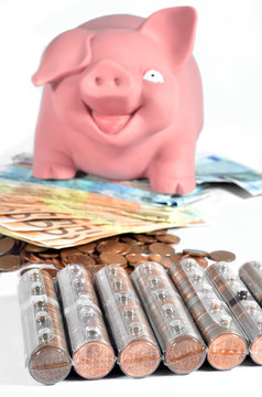 Hucha de cerdito con ahorros