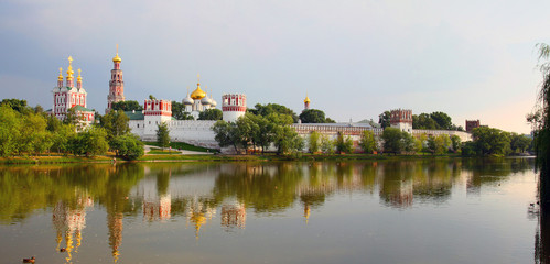 Fototapeta na wymiar Novodevichy klasztor