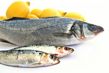 Lubina y sardinas con limones