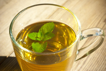 mint tea and mint leaf on old wooden table