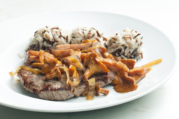 beefsteak with mushrooms and poultry ham