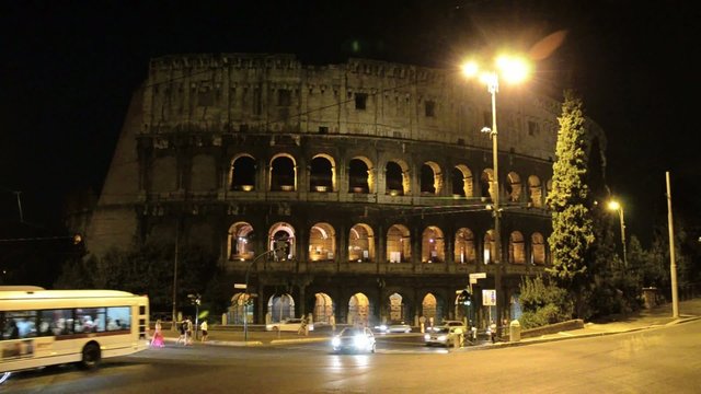Colosseo, viabilità notturna, Roma