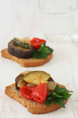 Toasts with vegetables