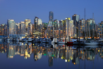 Fototapeta na wymiar Vancouver Kanada wieczór cityscape