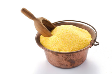 Farina gialla nel paiolo di rame