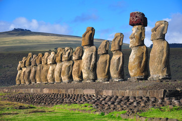 Fifteen moai at Tongariki, Easter Island - obrazy, fototapety, plakaty