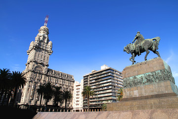 Fototapeta na wymiar Plaza Independencia w Montevideo