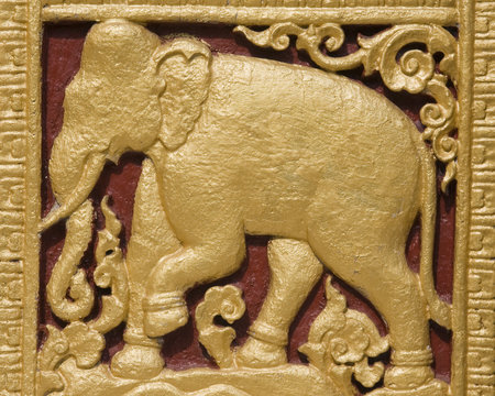 elefante dorato in laos