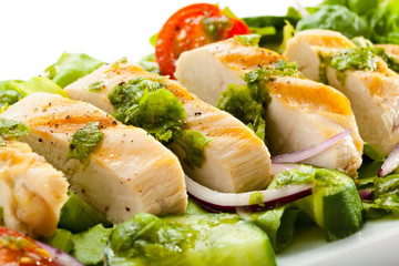 Vegetable salad with roasted chcicken meat