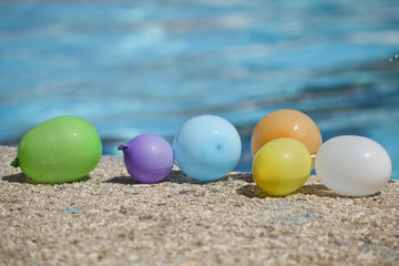 gavettoni,palloncini colorati sull' acqua