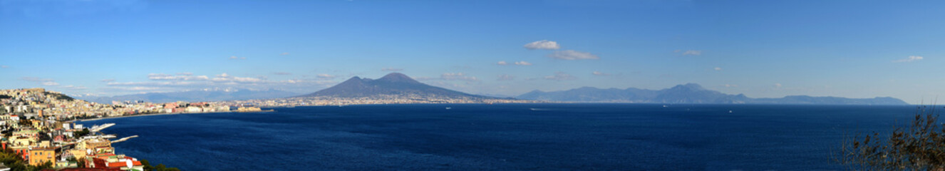 Fototapeta na wymiar Панорама Неаполя