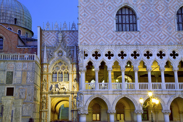 Obraz premium italie,venise : san marco by night, basilique