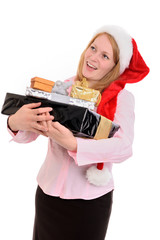 Junge Frau mit Weihnachtsmütze