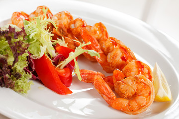 shrimps with salad