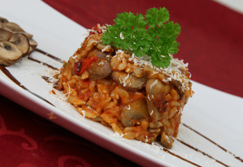 Risotto mit Paprika, Tomaten und Champignons