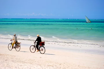 Fototapeten Fahrräder am Strand von Sansibar © pizzicalaluna