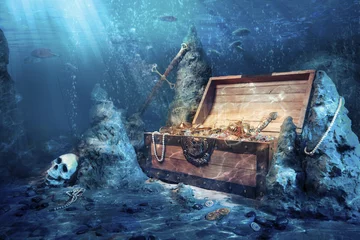 Foto op Plexiglas Schip open schatkist met helder goud onder water