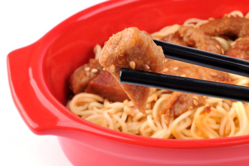 Porc au caramel et sésame