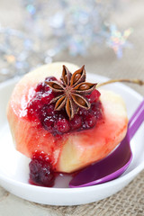 Apfel mit Preiselbeeren