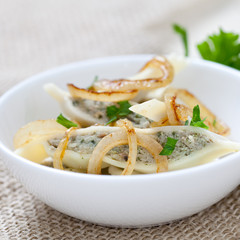 Maultaschen mit Zwiebeln