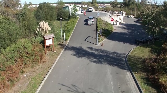 v&eacute;hicule entrant &agrave; la d&eacute;chetterie