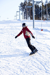 Fototapeta na wymiar Female snowboarder on the snowhill.