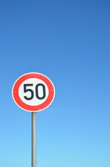 Straßenschild ''50''