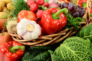 Composition with raw vegetables