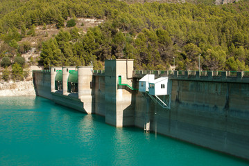Reservoir dam