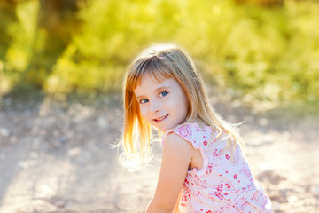 Naklejka premium blond kid girl outdoor nature hapy portrait