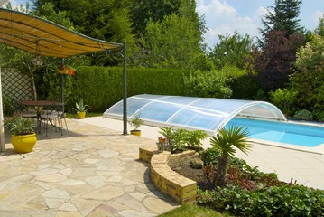 maison et piscine privée