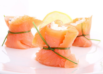 mise en bouche, saumon et fromage frais