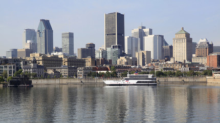 Fototapeta na wymiar Montreal skyline and Saint Lawrence River, Quebec, Canada