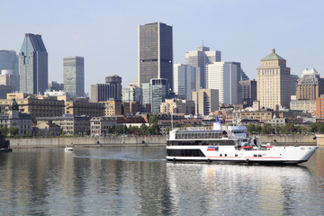 Fototapeta na wymiar Motreal skyline and cruise boat on Saint Lawrence River
