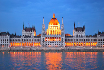Fototapeta na wymiar Budapeszt. Parlament House zmierzchu