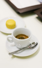 Tazza di caffè con pasticcino