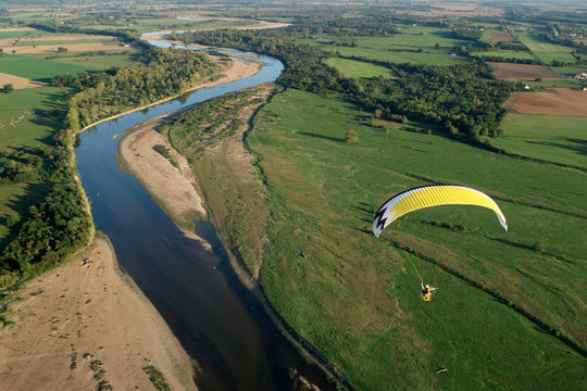 La Loire vue du ciel en ULM paramoteur